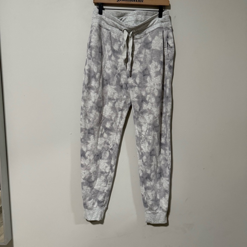 Athleta Balance Gray Printed Joggers Size Medium Tall - Picture 2 of 13